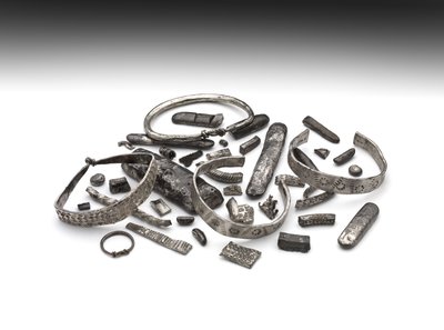 شظايا فضية (فضية) بواسطة الأنجلو ساكسون